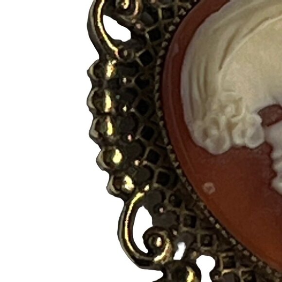 Vintage Cameo Brooch Pin Gold Tone Avon Pinback Opens Up Empty Glace Locket - Picture 4 of 16